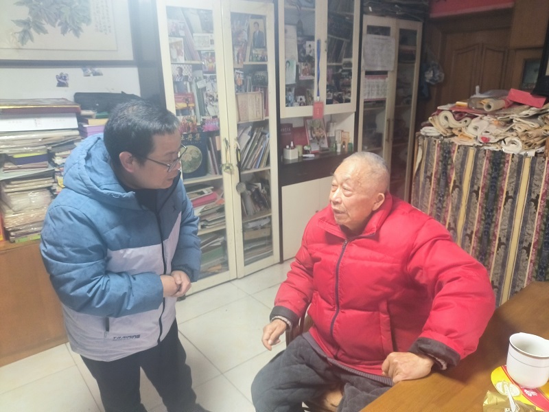 朱月庆慰问陈生源00.jpg