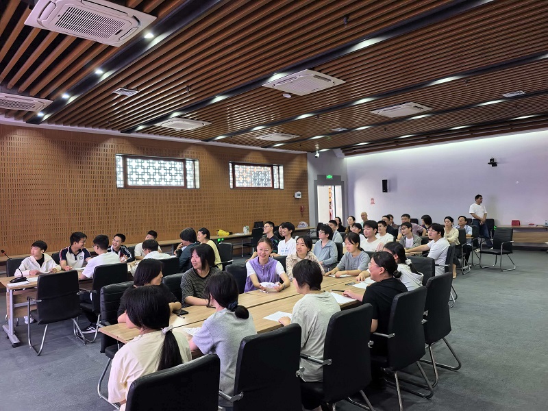 1782461340654255.jpg 为学生作心理辅导00.jpg